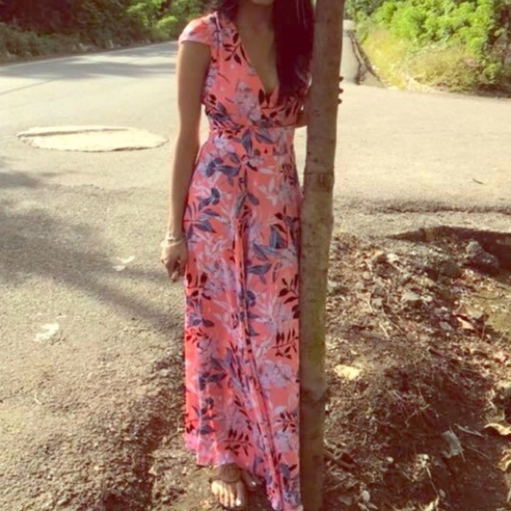 Gorgeous floral/tropical summer dress